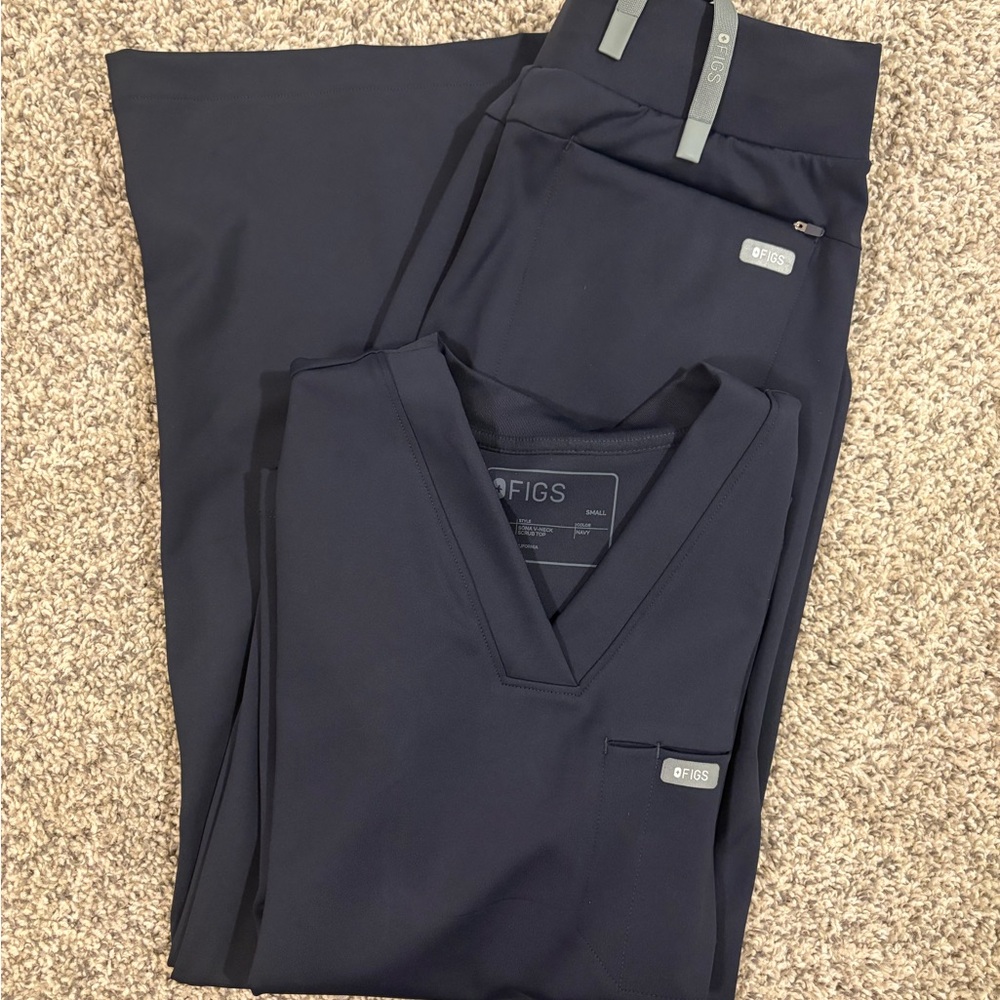 Figs Women's Navy Scrub Set. Formx style.